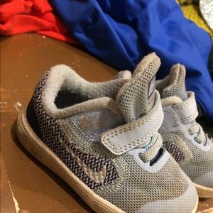Toddler 4c light blue Nike’s